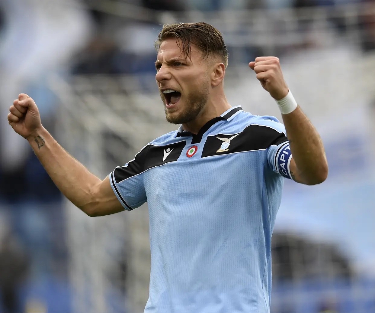 星空体育平台阿贾克斯迎欧联关键赛，赛前状态回暖，引发热议，资深球员宣示担当的简单介绍