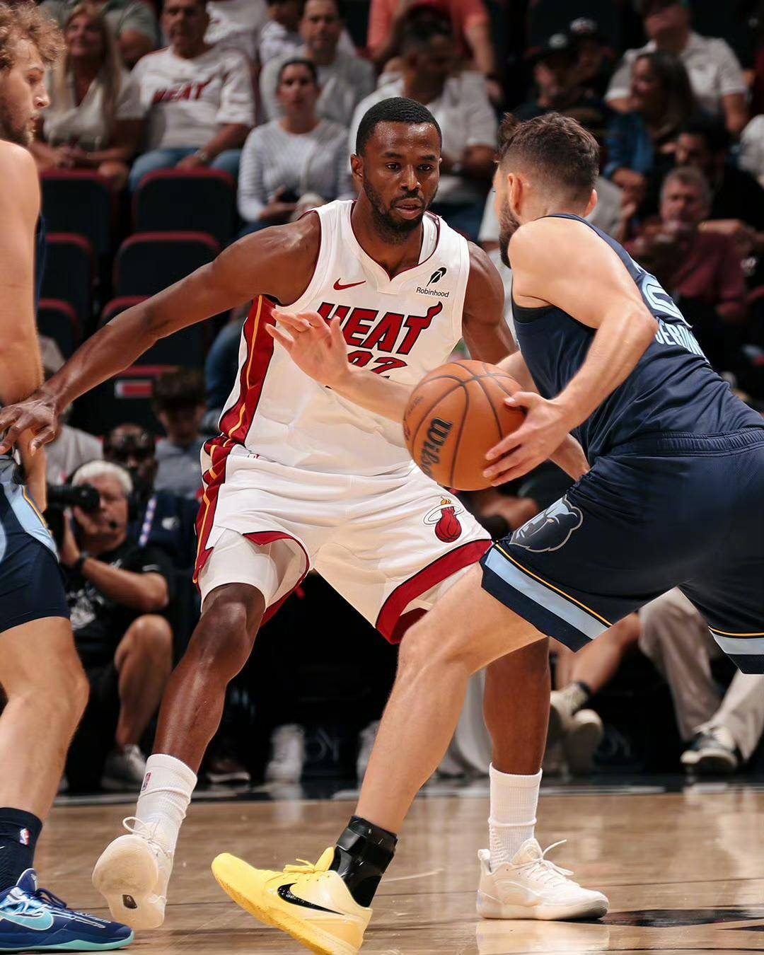 赛地聚焦:CBA季后赛加时末段热度飙升,洛杉矶湖人临场应变,质疑声仍在,控场能力受关注的简单介绍 赛地聚焦:CBA季后赛加时末段热度飙升,洛杉矶湖人临场应变,质疑声仍在,控场能力受关注的简单介绍