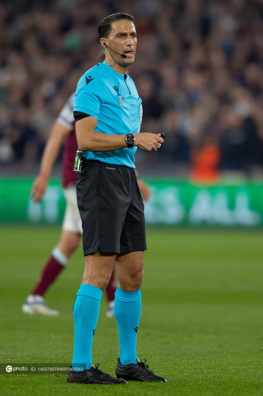 包含从今晨法兰克福备战CBA季后赛到赛前西汉姆官宣签约，法兰克福围绕欧联防线松动的词条