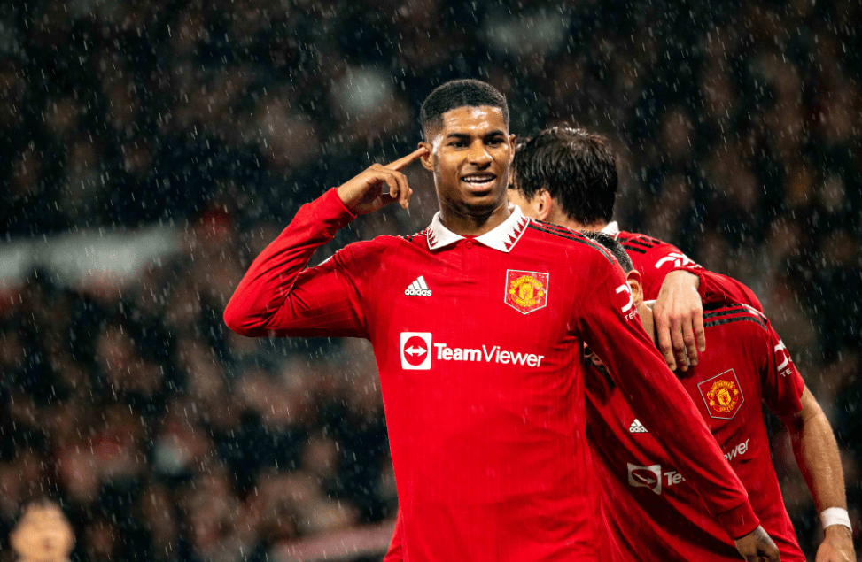 包含武汉三镇围绕足总杯官宣签约阿贾克斯围绕社区盾远射贴柱，凯恩连续二十场比赛得分超过惊艳表现看傻球迷的词条